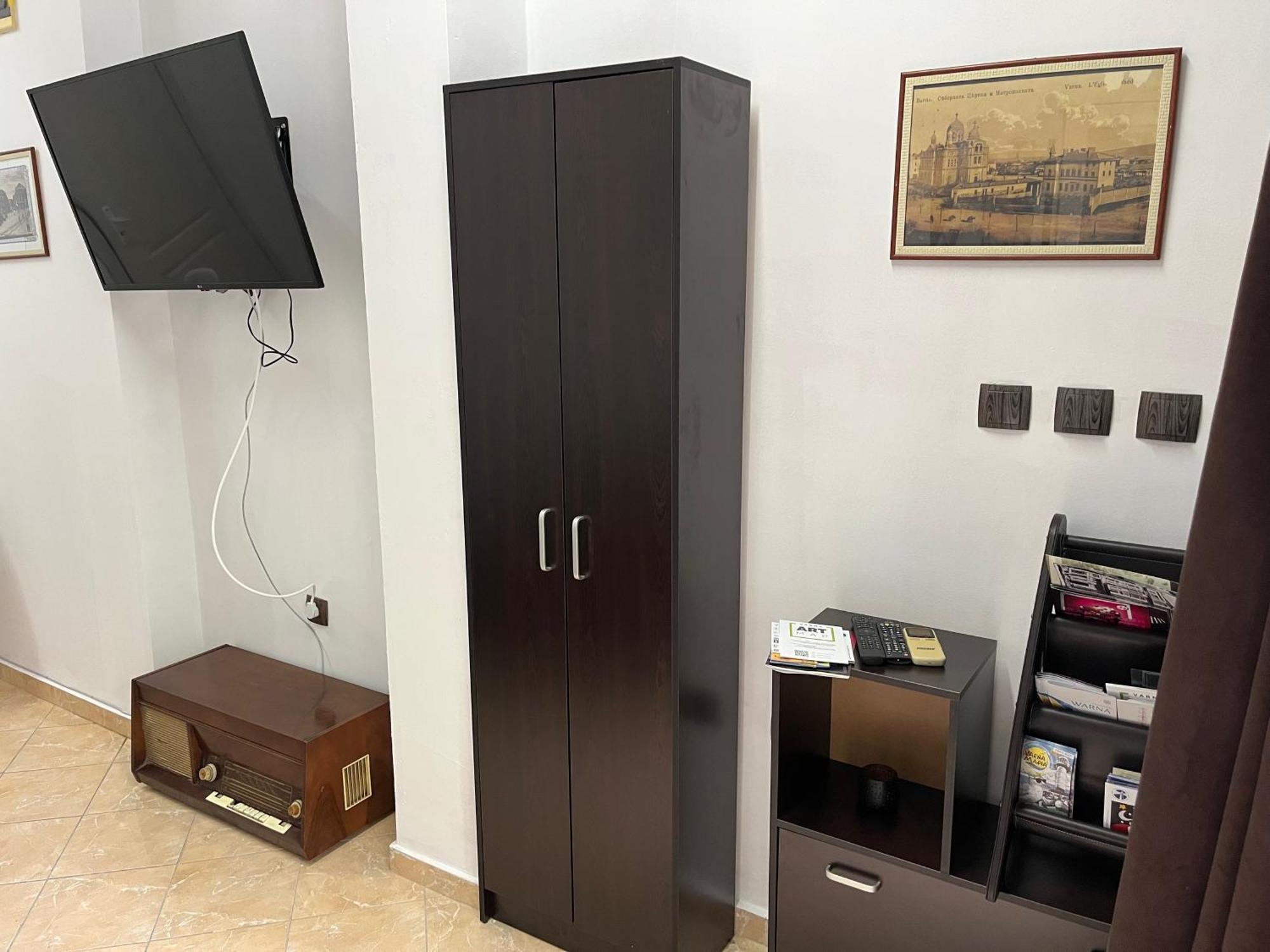 Cathedral Apartment *