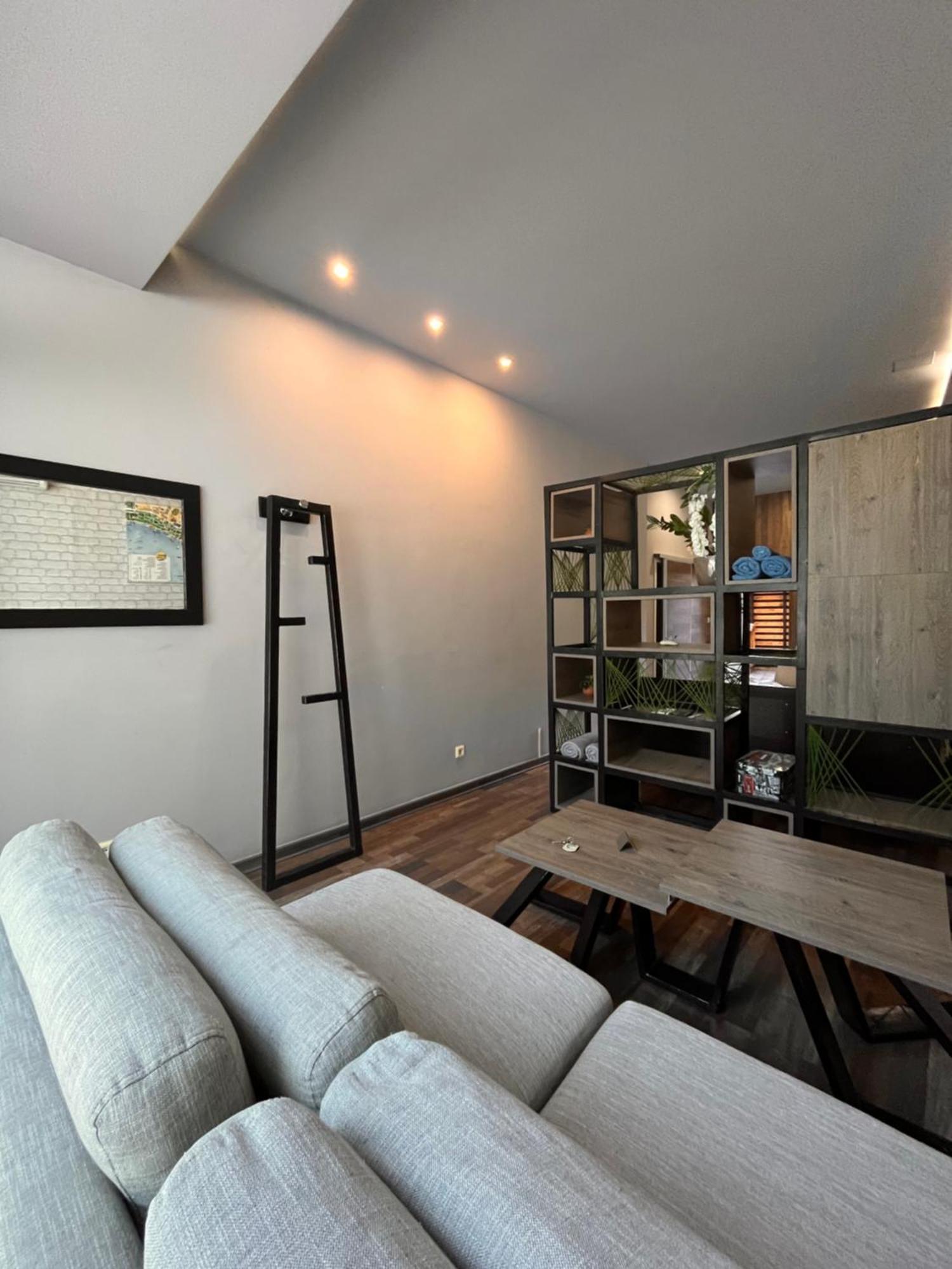 Cathedral Apartment Warna